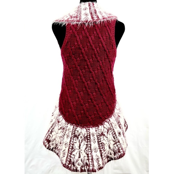 MAX STUDIO Girl’s Fuzzy Sweater Vest in Snowflakes Burgundy & Cream |M (10-12) - Picture 7 of 9